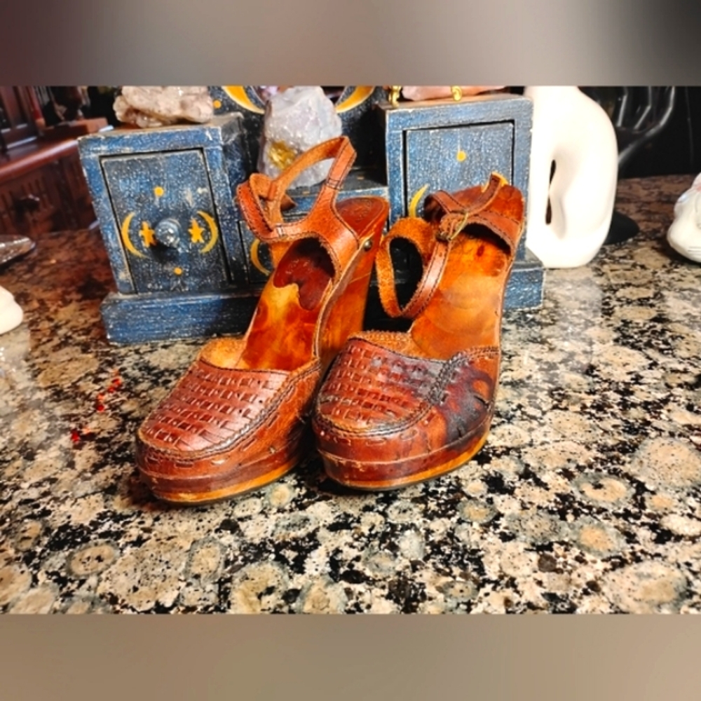 Vintage 70's Bohemian Up Stage Leather & Wooden Platform Wedge Toe Heels 6.5"
